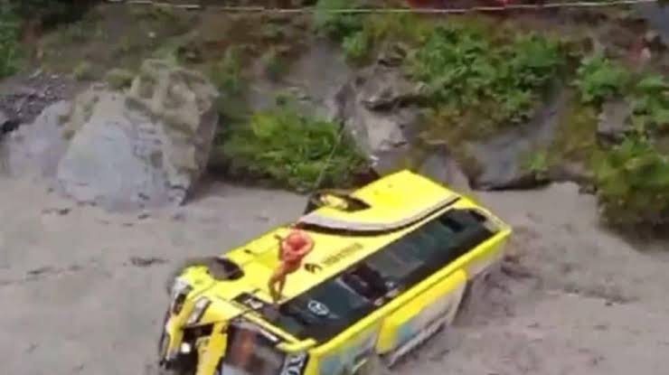 ନଦୀକୁ ଖସିପଡ଼ିଲା ଆଇଟିବିପି ଯବାନଙ୍କୁ ନେଇ ଯାଉଥିବା ଗାଡ଼ି