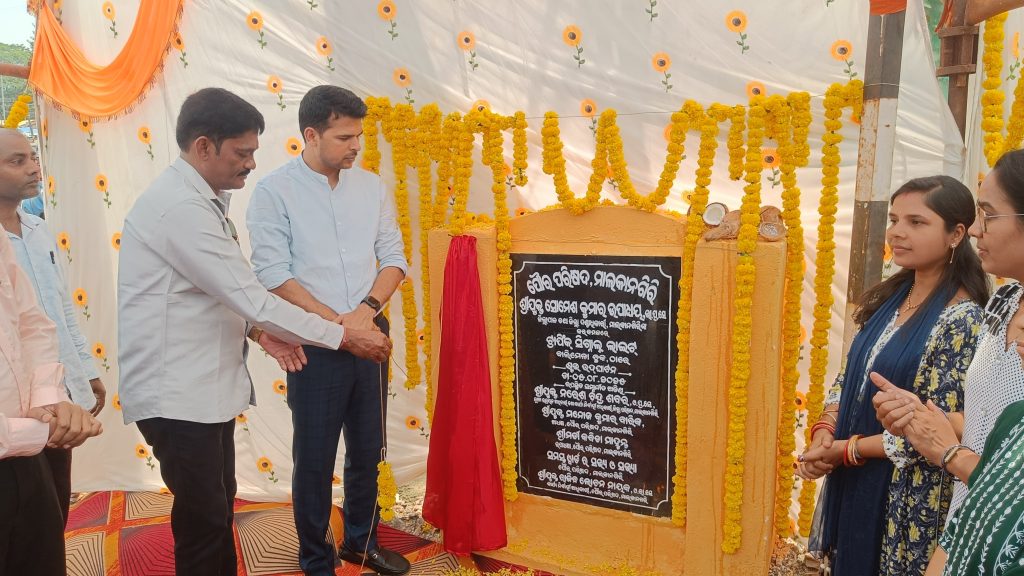 ଦୁର୍ଘଟଣା ରୋକିବାକୁ, ଲାଗିଲା ଟ୍ରାଫିକ ନିୟନ୍ତ୍ରଣ ଲାଇଟ୍।