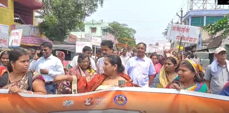 ଓଡ଼ିଆନାମଫଳକ ଲେଖିବା ପାଇଁ ସଚେତନତା ପଦଯାତ୍ରା ::