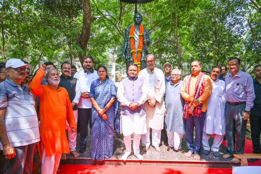 ଭାବ କବି ଗଙ୍ଗାଧର ମେହେରଙ୍କ ଶ୍ରାଦ୍ଧ ବାର୍ଷିକୀରେ ଭକ୍ତିପୂତ ଶ୍ରଦ୍ଧାଞ୍ଜଳି ::