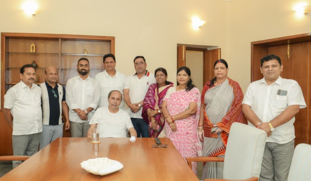 ନବୀନ ପଟ୍ଟନାୟକ ଙ୍କୁ ଭେଟିଲେ ବିଜେଡି ର ଯାଜପୁର ବିଧାୟକ ଓ ନେତୃବୃନ୍ଦ ::