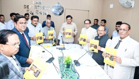 ମନ୍ତ୍ରୀ ପୃଥ୍ୱୀରାଜ ହରିଚନ୍ଦନଙ୍କ ଦ୍ୱାରା ଓଡ଼ିଶା ରାଜ୍ୟ ଆଇନ ଆୟୋଗଙ୍କ ବାର୍ଷିକ ରିପୋର୍ଟ ଓ ନୂତନ ୱେବ୍ସାଇଟ୍ ଉନ୍ମୋଚିତ ::