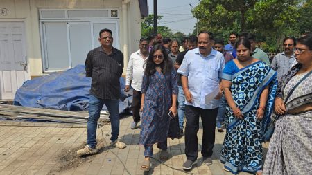 ବାରବାଟୀ ଫୂଡ଼ କୋର୍ଟ କାର୍ଯ୍ୟ ର ସମୀକ୍ଷା କଲେ ମେୟର ଏବଂ କମିସନର ::