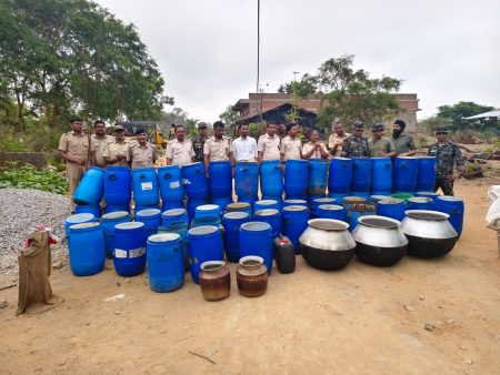 ଅବକାରୀ ବିଭାଗ ର ମିଳିତ ଚଢାଉ,୩ହଜାର ଲିଟର ମହୁଲି ପୋଚ ନଷ୍ଟ ସହ ୧ ହଜାର ଲିଟର ଦେଶୀ ରନ୍ଧା ମଦ ଜବତ ୨ଗିରଫ :