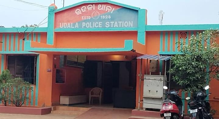 କୁକୁଡ଼ା ଭାତକୁ ନେଇ ଉଦଳା ଢିପା ସାହିରେ ତୁମୁଳ କାଣ୍ଡ, ୪ ଆହତ ::