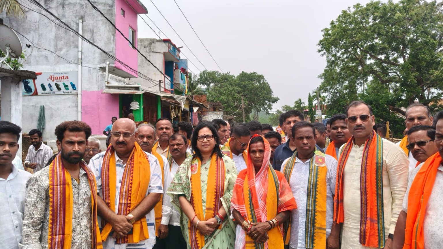 ଖଲ୍ଲିକୋଟ ପୂର୍ତ୍ତ ବିଭାଗ ଡାକବଙ୍ଗଳାରେ ଆସ୍କା ସାଂସଦ ଅନିତା ସୁଭଦର୍ଶନୀଙ୍କ ଜନଶୁଣାଣି