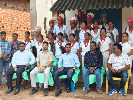 ସୌରା ଭାଷାରେ ସ୍ୱତନ୍ତ୍ର ସଘନ ସଂଶୋଧନ (SIR) ସଚେତନତା: ଲାଞ୍ଜିଆ ସୌରା ଗ୍ରାମରେ ପହଞ୍ଚିଲେ ଜିଲ୍ଲା ପ୍ରଶାସନ