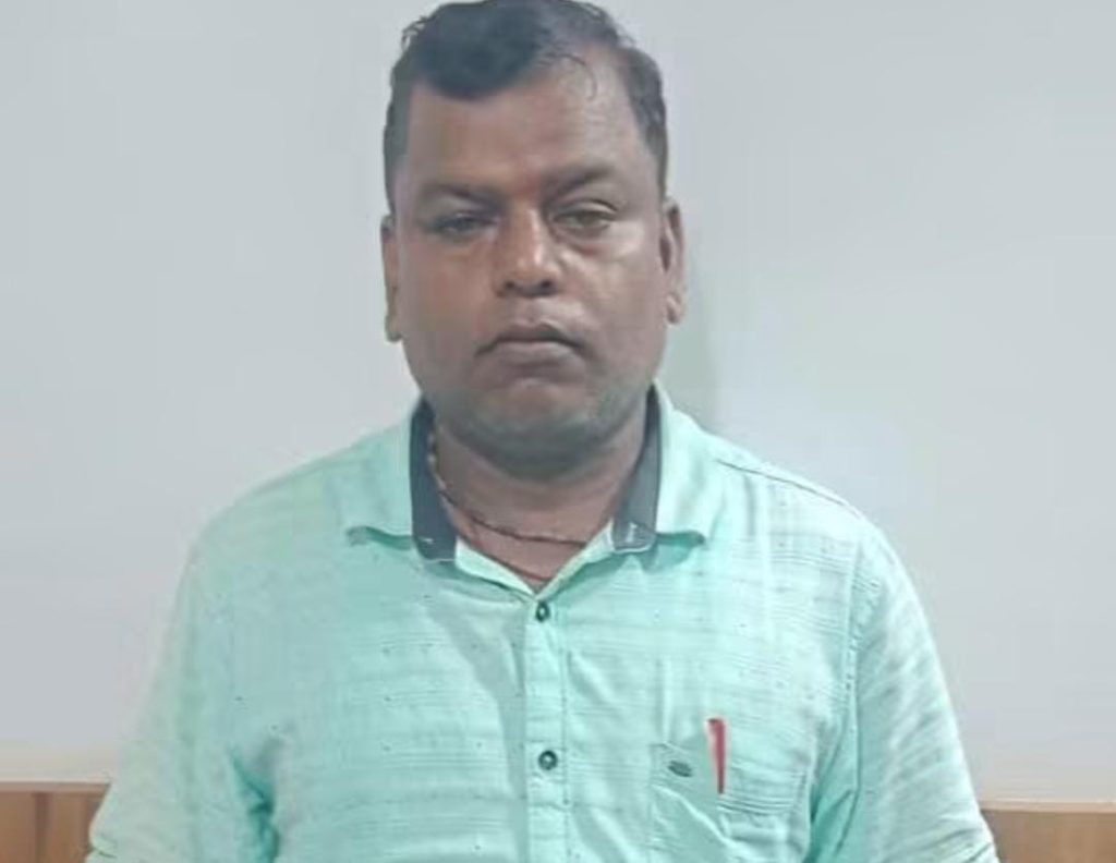 ଭିଜିଲାନ୍ସ ଜାଲରେ ପୂର୍ବତନ SRA! ଅବସରପ୍ରାପ୍ତ କର୍ମଚାରୀଙ୍କ ଘରେ ଚଢ଼ାଉ