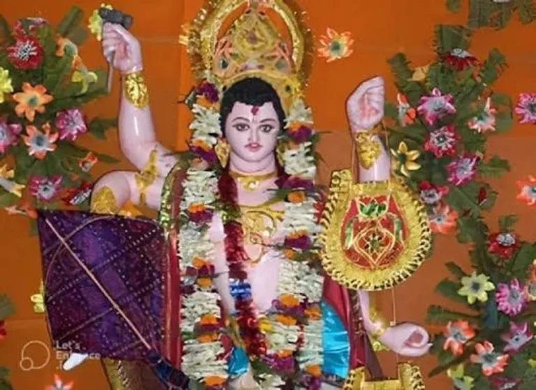 ଆଜି ବିଶ୍ୱକର୍ମା ପୂଜା, ଦେବଶିଳ୍ପୀଙ୍କ ଆବାହନ ପାଇଁ ସଜେଇ ହୋଇଛି କାରଖାନାଠୁ କାର୍ଯ୍ୟାଳୟ ::